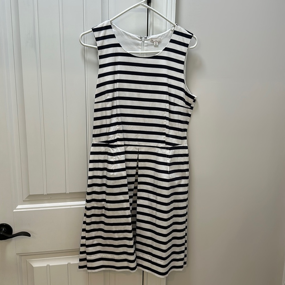 Gap navy & white stripe dress, box pleat size 12 with pockets
